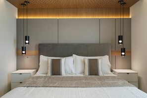 10 bedrooms, iron/ironing board, WiFi, bed sheets