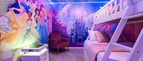 5 bedrooms, iron/ironing board, WiFi, bed sheets