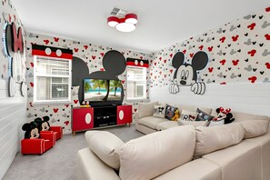 Smart TV, fireplace - Last Minute Disney! Private Pool, Hot Tub, Game Room & Themed Bedrooms. Book Now! #65373 (Orlando)