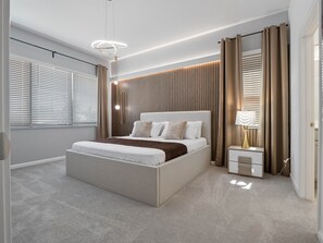12 chambres, fer et planche à repasser, Wi-Fi, draps fournis