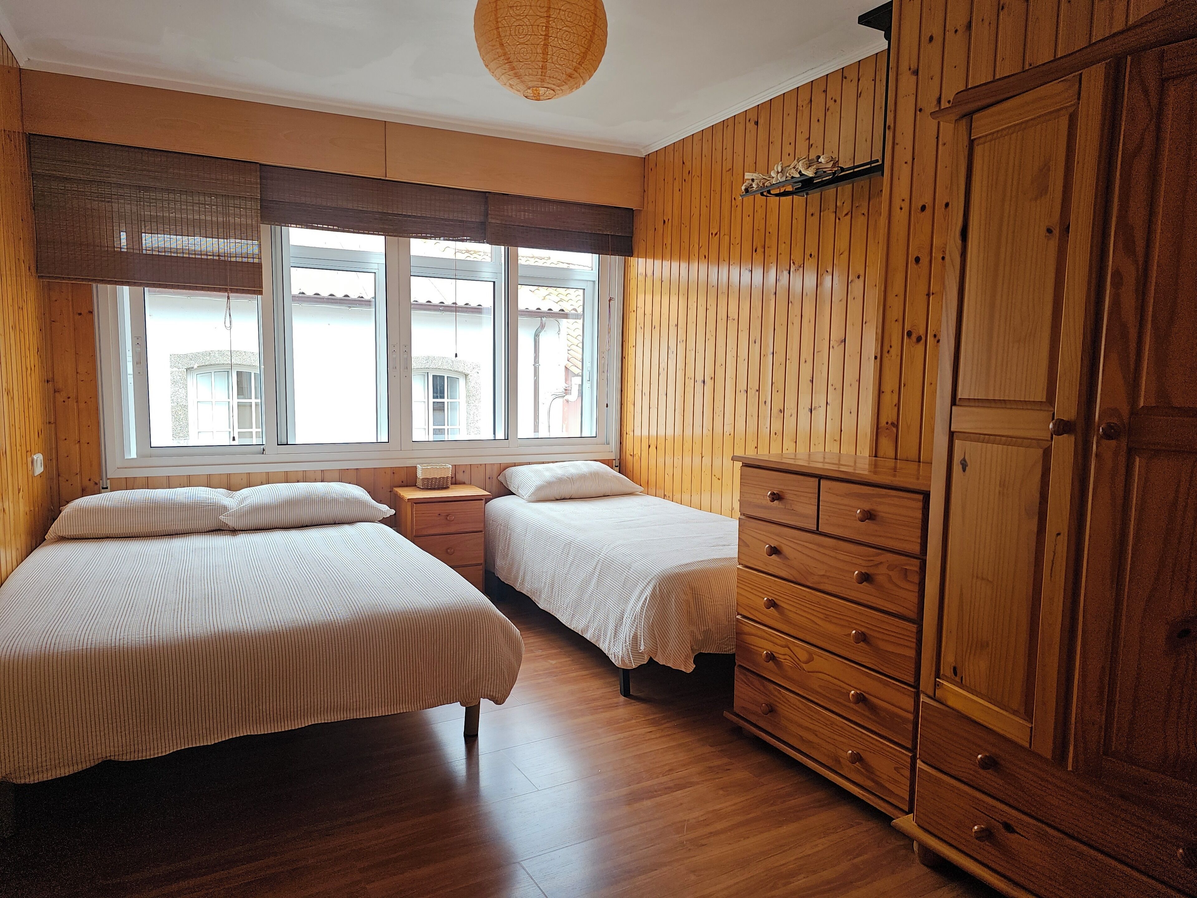 3 chambres, fer et planche à repasser, Wi-Fi gratuit, draps fournis