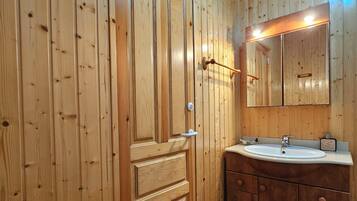 Dusche, Haartrockner, Bidet, Handtücher