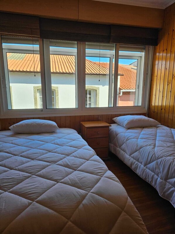 3 bedrooms, iron/ironing board, free WiFi, bed sheets