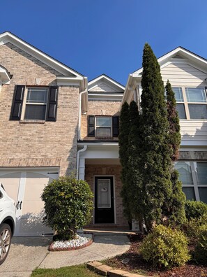 Exterior - Spacious, Safe, Luxurious, Family-Friendly, 4-Bedroom House 2 miles from I-85 (Lawrenceville)
