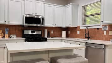 Micro-ondes, four, plaque de cuisson, lave-vaisselle