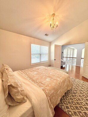 4 bedrooms, iron/ironing board, WiFi, bed sheets - Spacious, Safe, Luxurious, Family-Friendly, 4-Bedroom House 2 miles from I-85 (Lawrenceville)