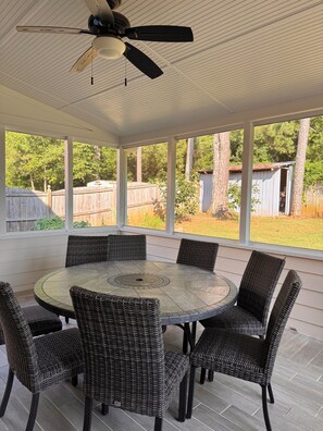 Outdoor dining - Spacious, Safe, Luxurious, Family-Friendly, 4-Bedroom House 2 miles from I-85 (Lawrenceville)