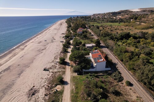 Beach direct access and relaxation