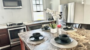 Micro-ondes, four, plaque de cuisson, lave-vaisselle