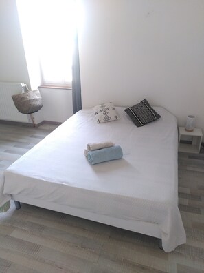 4 chambres, fer et planche à repasser, Wi-Fi gratuit, draps fournis