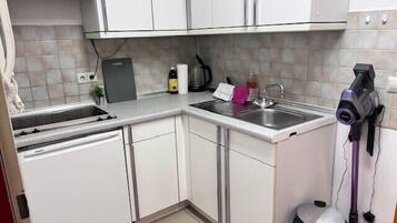 KĂŒhlschrank, Herdplatte, Toaster