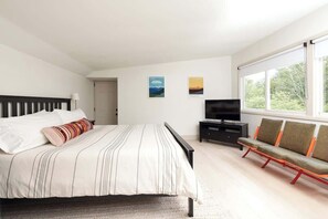 3 bedrooms, iron/ironing board, travel cot, WiFi