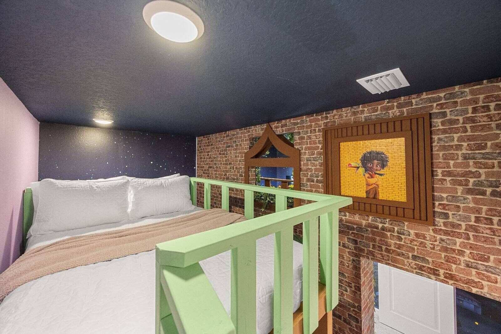 12 bedrooms, iron/ironing board, WiFi, bed sheets