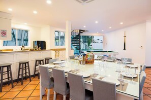 Villa, 4 Bedrooms, Private Pool, Garden View | Dining room