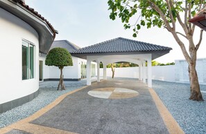 Vila, 4 quartos, piscina particular, vista para o jardim | Área da propriedade