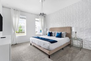 7 habitaciones, tabla de planchar con plancha, cuna de viaje y wifi 