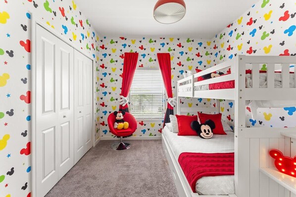 5 bedrooms, iron/ironing board, WiFi, bed sheets