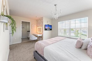 5 bedrooms, iron/ironing board, WiFi, bed sheets