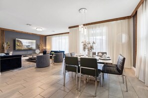 Dining - Disney! Private Pool, Hot Tub & Themed Bedrooms. Book Now! #SLR494 (Orlando)