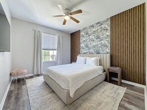 3 habitaciones, tabla de planchar con plancha, wifi y ropa de cama