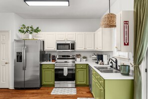 Micro-ondes, four, plaque de cuisson, lave-vaisselle