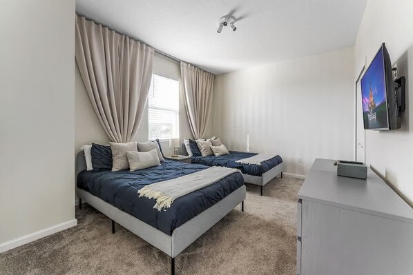 3 habitaciones, tabla de planchar con plancha, wifi y ropa de cama