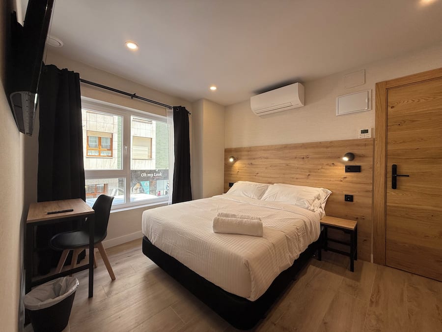 Superior kamer, uitzicht op de stad | Een kluis op de kamer, een bureau, verduisterende gordijnen, gratis wifi