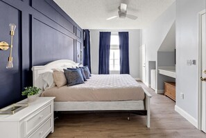 4 bedrooms, iron/ironing board, WiFi, bed sheets