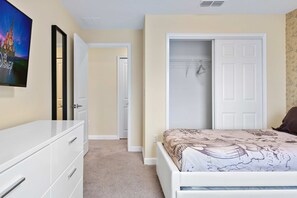4 chambres, fer et planche à repasser, Wi-Fi, draps fournis