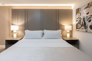 9 chambres, fer et planche à repasser, Wi-Fi, draps fournis