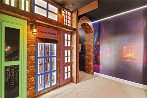 المنشأة من الداخل