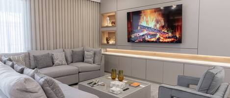 Smart TV, fireplace