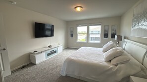 5 bedrooms, iron/ironing board, WiFi, bed sheets