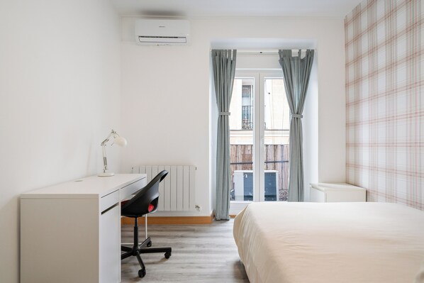 6 bedrooms, iron/ironing board, bed sheets