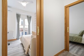 6 quartos, ferros/tábuas de passar roupa, roupa de cama