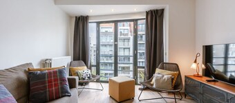 Huswell - Bright Stylish Apartment With Balcony