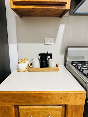 Fridge, oven, stovetop, coffee/tea maker