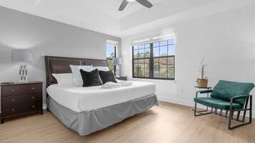 4 slaapkamers, een strijkplank/strijkijzer, wifi, beddengoed