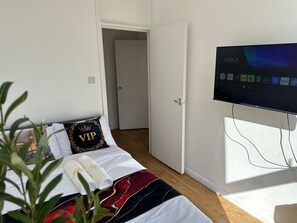 2 bedrooms, iron/ironing board, WiFi, bed sheets
