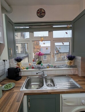 Frigorifero, microonde, forno, macchina per tè/caffè