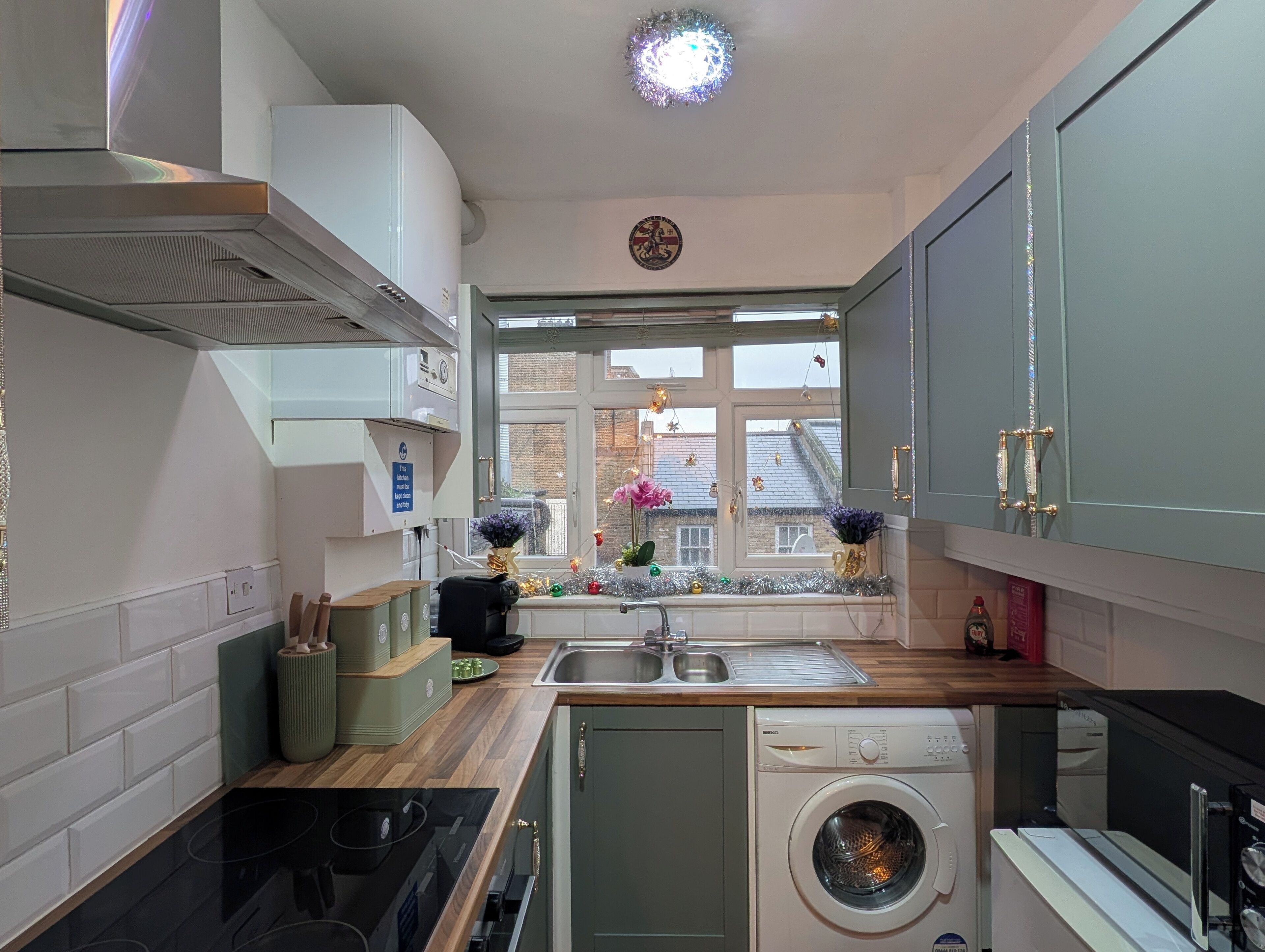 Fridge, microwave, oven, coffee/tea maker
