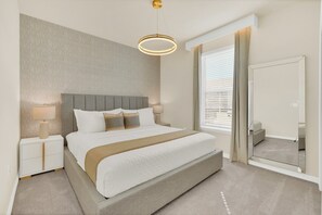 5 عدّة غرف نوم ومكواة/لوح كي وواي فاي وملاءات أسرّة