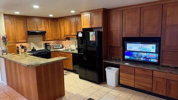 Microwave, dishwasher