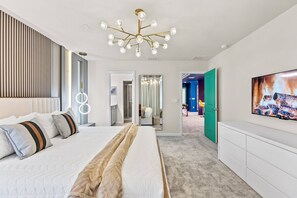 5 bedrooms, iron/ironing board, WiFi, bed sheets