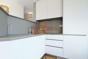 Fridge, stovetop, dishwasher, coffee/tea maker