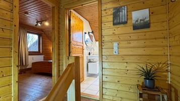 Rumah | 2 kamar tidur dan dilengkapi dengan perabotan berbeda-beda