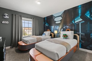 4 bedrooms, iron/ironing board, WiFi, bed sheets