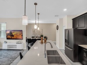 Microwave, dishwasher, high chair - 4 Bedrooms / 3 Bathrooms / Storey Lake (4821DS) (Kissimmee)