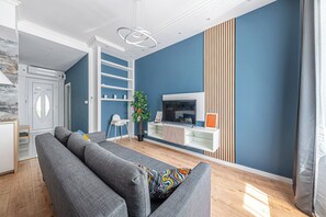 Smart TV, books - Cozy Haven Family Apartment near Puskas Arena in Budapest - for 4 person (Budapest)