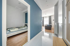 1 slaapkamer, een kluis op de kamer, een strijkplank/strijkijzer